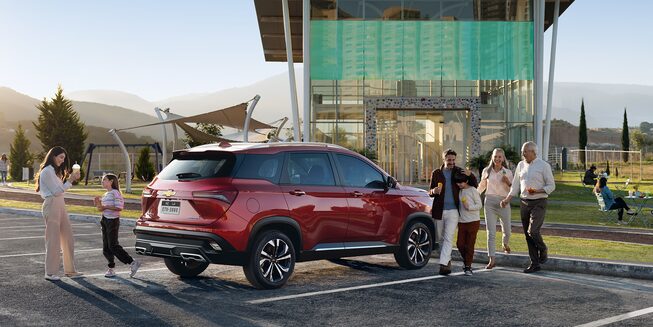 2024 Chevrolet Captiva Photography: Static Rear 3/4 Shot w/Talent