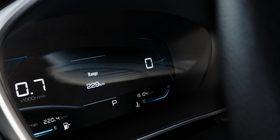 2024 Chevrolet Captiva Photography: Interior 7” Digital Cluster with TPMS (DIC Screen)