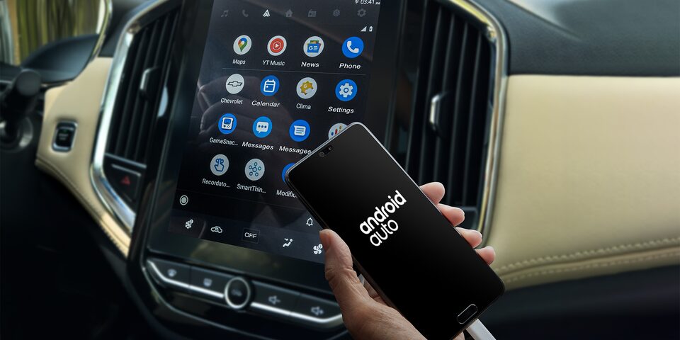 2024 Chevrolet Captiva Photography: Interior Smartphone Projection –AA (w/ Talent) - Andriod