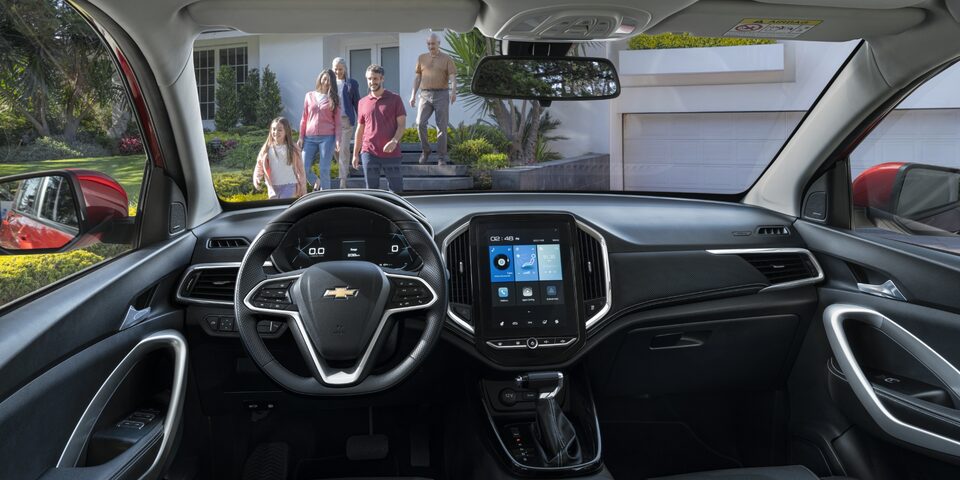 2024 Chevrolet Captiva Photography: Motion 3/4 Rear Urban - (Running Shot w/ Virtual Rig)
