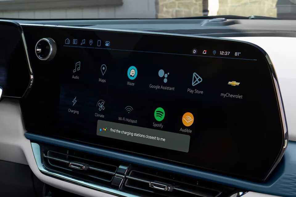 View of 17.7 Inch Touchscreen of 2025 Equinox EV