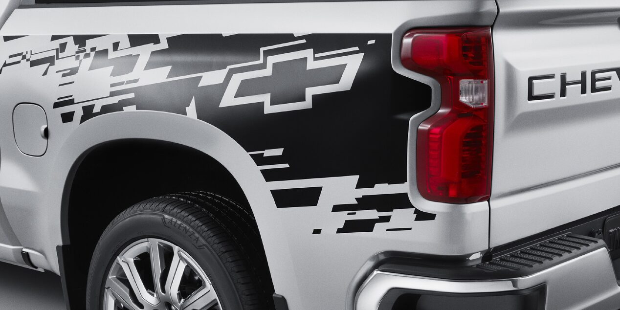 Calcomanía lateral para caja en negro con emblema Chevrolet