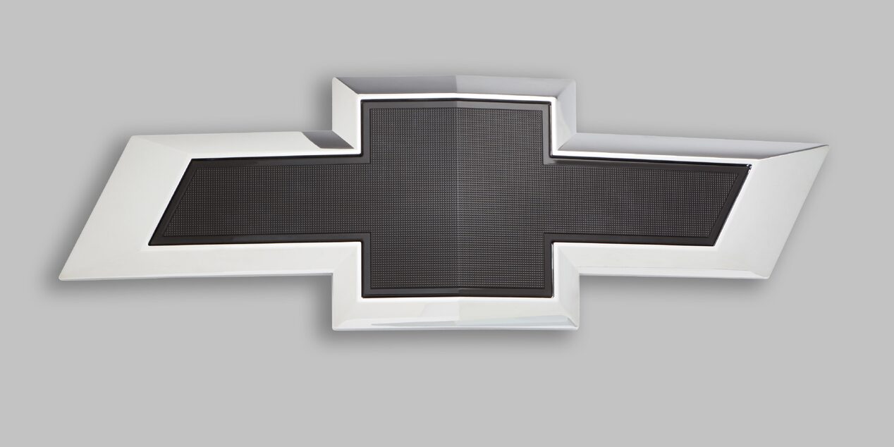 Emblema Chevrolet frontal en negro