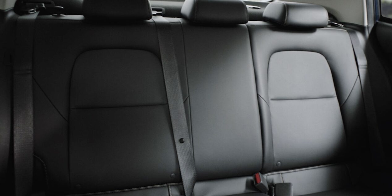 Asientos traseros abatibles 100% con división 60/40.