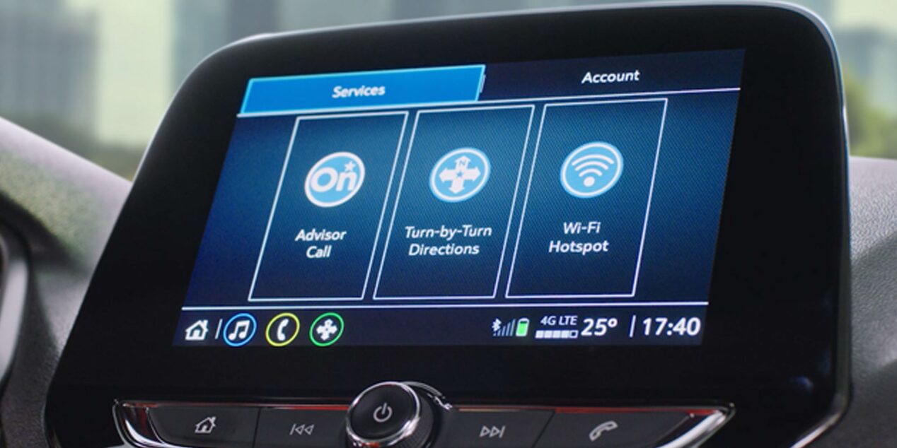 Accede a Onstar, Wi-Fi Hotspot y más servicios Chevrolet desde la pantalla tactil de 8 pulgadas de Onix 2026, sedán deportivo