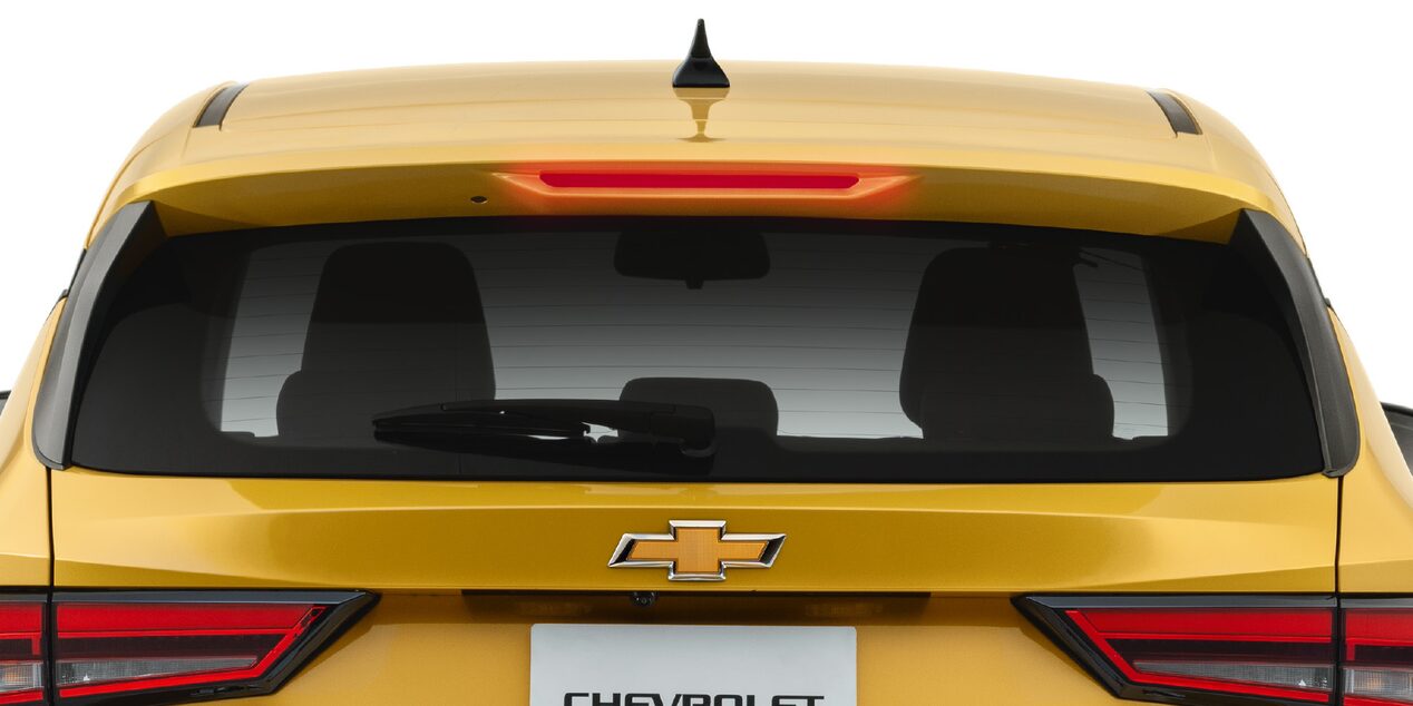  Chevrolet Aveo HB 2025, nuevo auto compacto con parrilla frontal con detalles bi-tono cromo y negro brillante