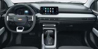 Chevrolet Aveo sedán 2026 con panel de instrumentos informativo monocromático 3.5 pulgadas