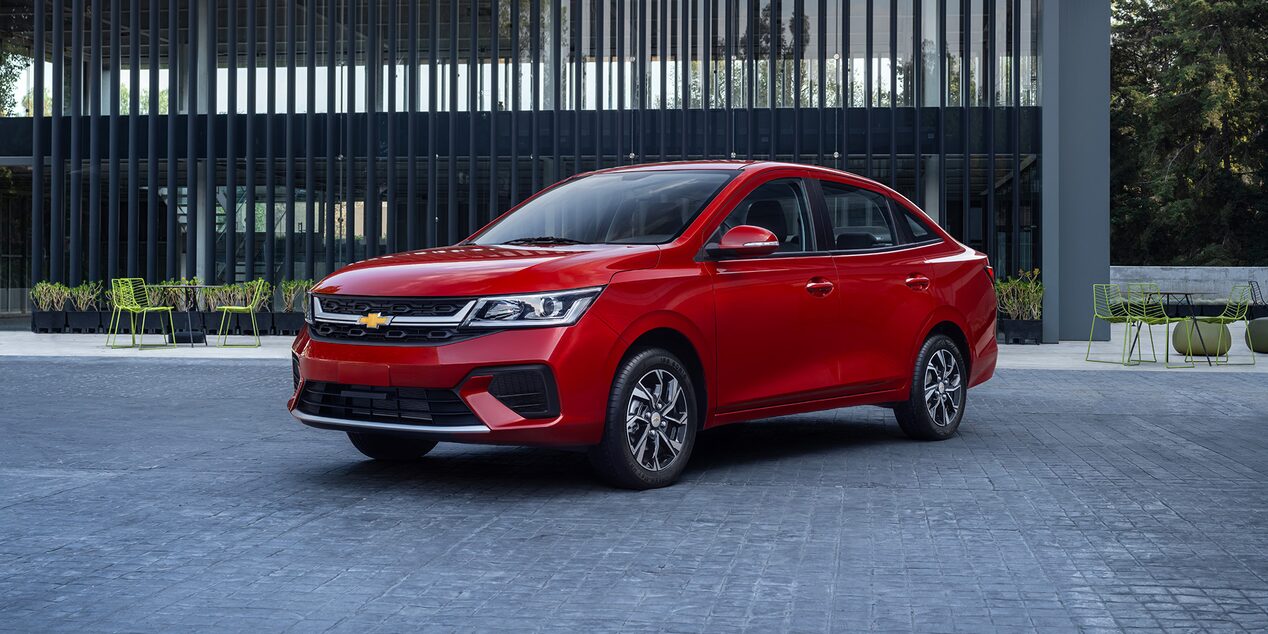 Espejos exteriores con ajuste eléctrico y luz direccional para el nuevo Chevrolet Aveo Sedán 2026