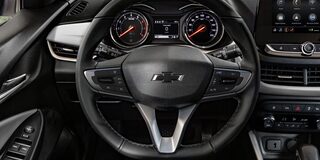 Controles de audio y teléfono al volante para Chevrolet Onix 2026, sedán