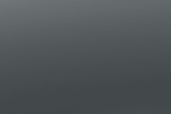 Pantone color plata eléctrico para página de Chevrolet Tracker 2025