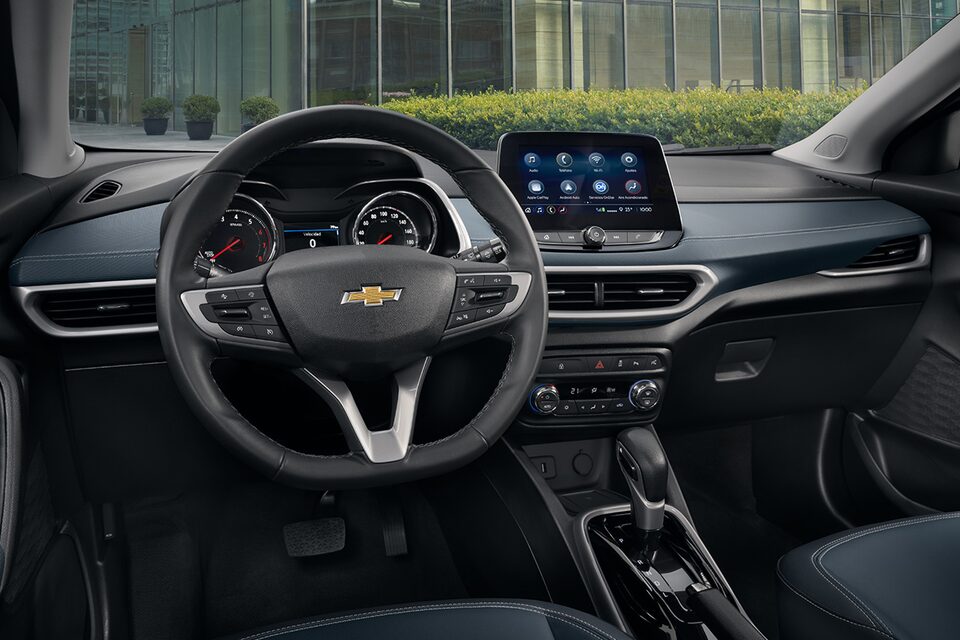 Chevrolet Tracker 2025 volante con ajuste de altura y profundidad más asistencia electroasistida