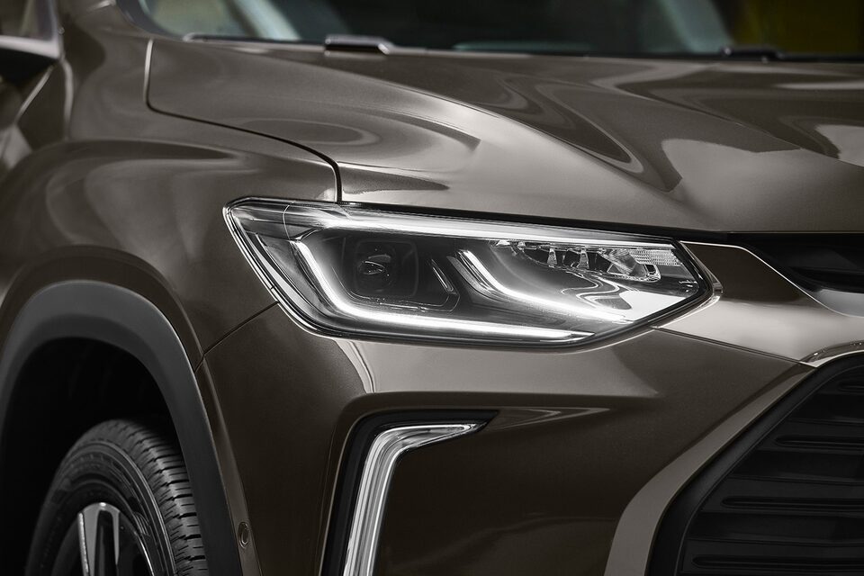 Chevrolet Tracker 2025 con faros de halógeno con encendido y apagado automático