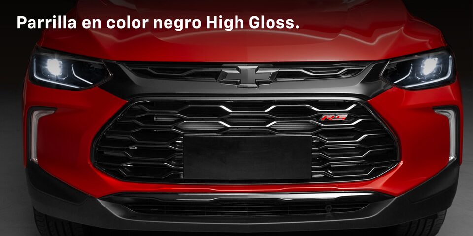 Chevrolet Tracker RS, SUV con parrilla en color negro High Gloss