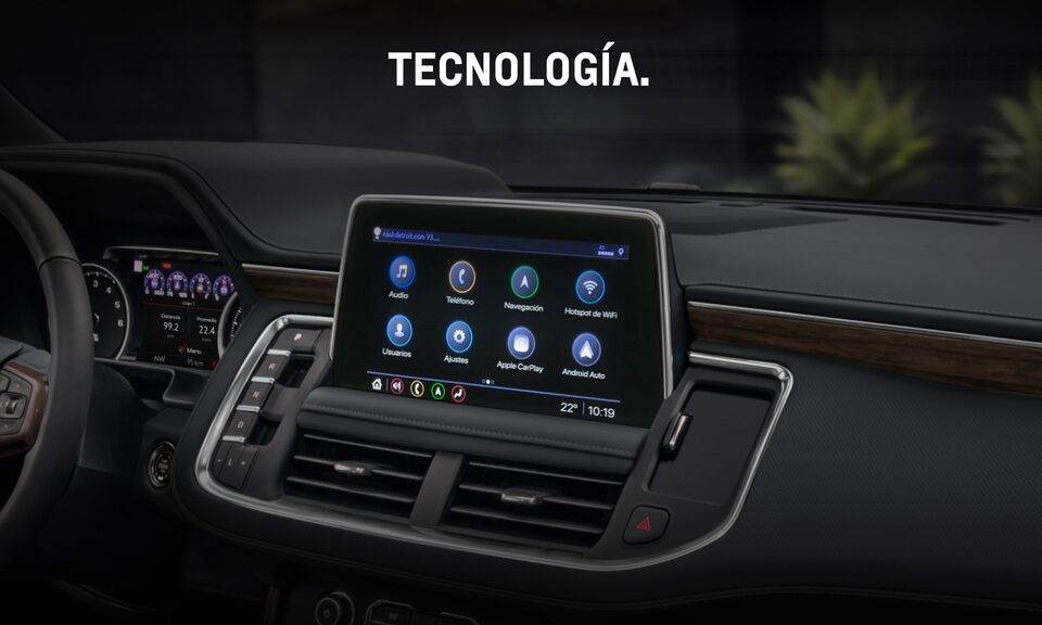 Infoentretenimiento SUV Chevrolet con conexión Bluetooth®, radio AM/FM y AUX.