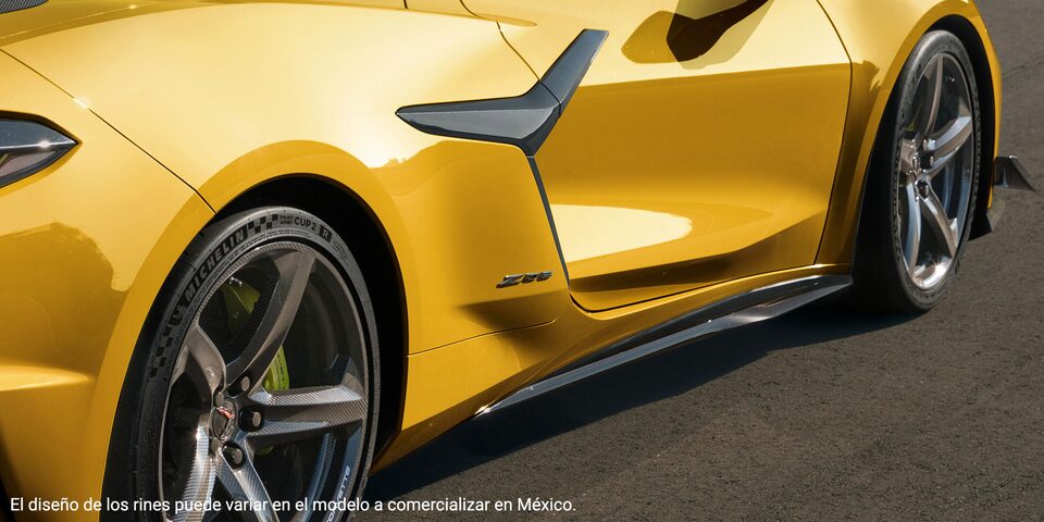 Chevrolet Corvette Z06 2025, con faldones laterales para mejorar su diseño aerodinámico