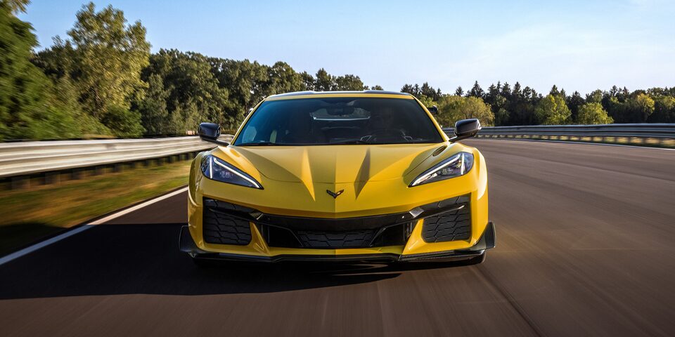 Chevrolet Corvette Z06 2025 cuenta con frenos cerámicos de carbono y motor V8 DOHC