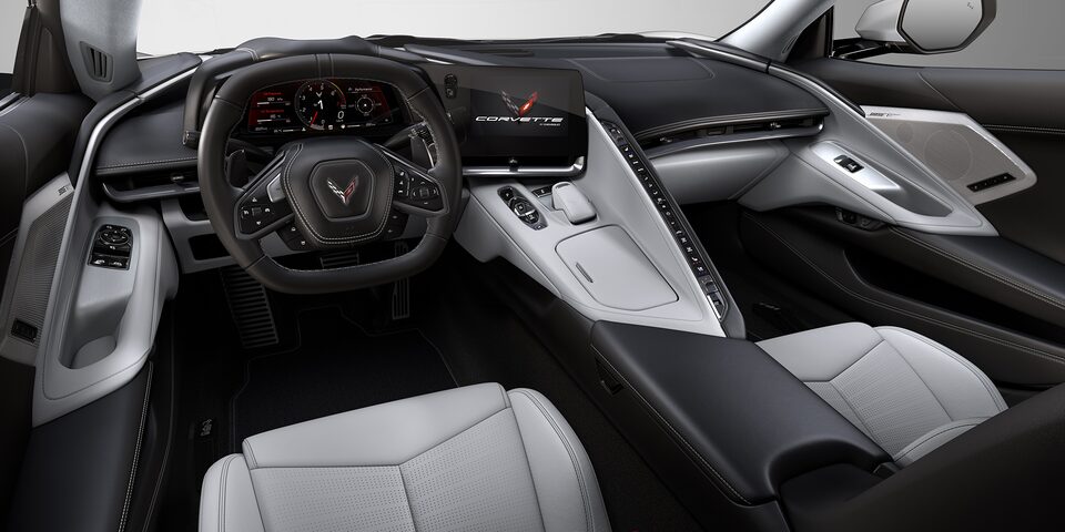 Auto deportivo de lujo Chevrolet Corvette Stingray 2025, con detalles interiores color Jet Black y Sky Cool Gray