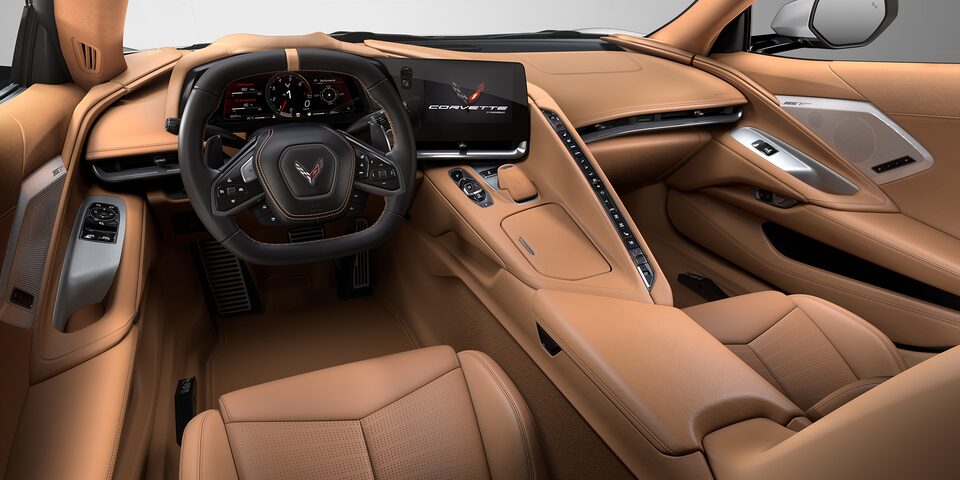 Auto deportivo de lujo Chevrolet Corvette Stingray 2025, con terminado interior color Natural