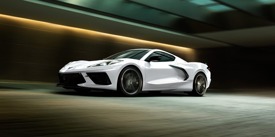 Nuevo Chevrolet Corvette 2025, carro deportivo de lujo con franjas deportivas y acentos en fibra de carbono