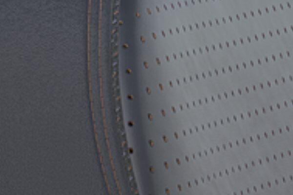 Chevrolet Cheyenne 2025, camioneta pickup con tapizado piel negra y azul