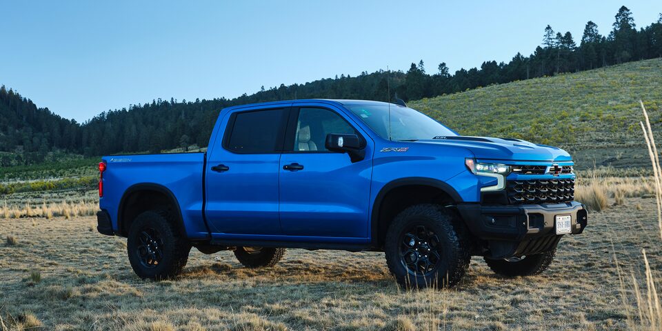 Nueva Chevrolet ZR2 BISON 2025 con suspensión High Performance y transmisión automática de 10 velocidades