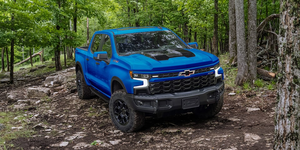 Chevrolet Cheyenne ZR2 BISON 2025, camioneta pickup con exclusivo diseño exterior con detalles AEV para Off-Road