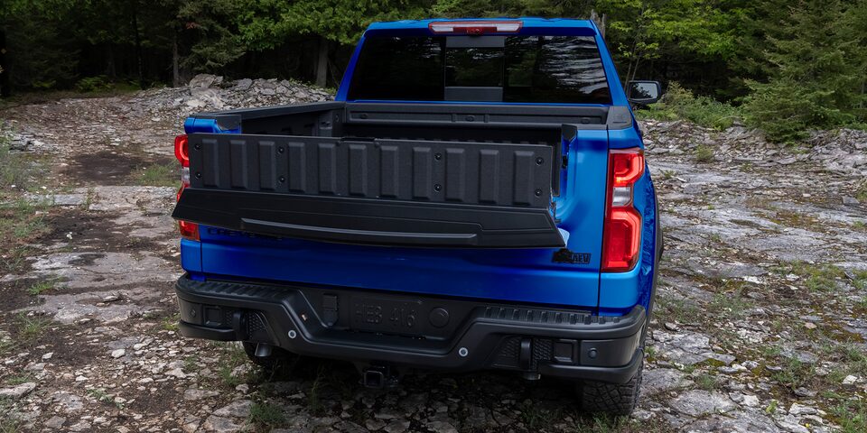 Chevrolet Cheyenne ZR2 BISON 2025, camioneta pickup con exclusivo diseño exterior con detalles AEV para Off-Road