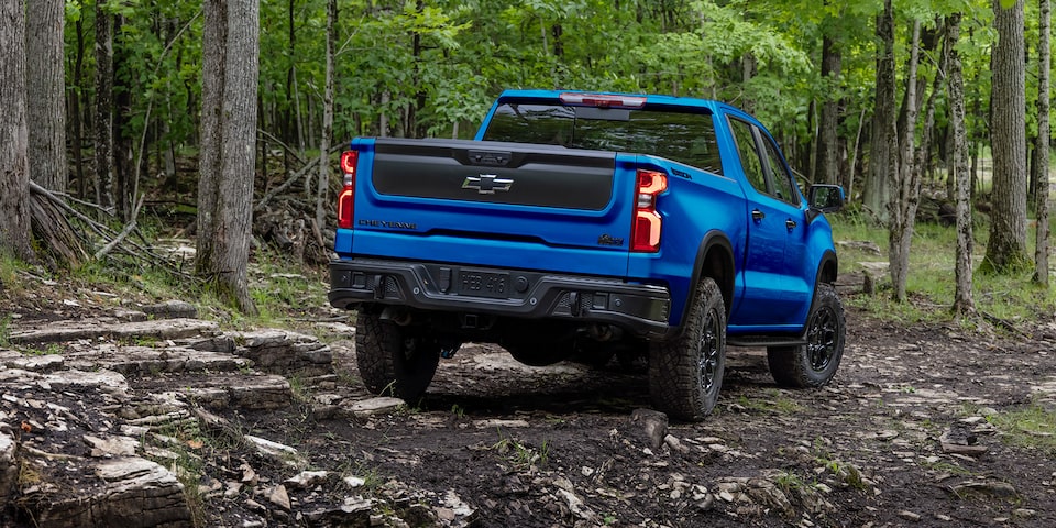 Chevrolet Cheyenne ZR2 BISON 2025, tu camioneta pickup con tecnología MultiPro Tailgate para 6 configuraciones de carga