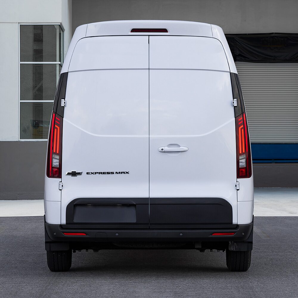 Nueva Chevrolet Express Max 2025, con puertas traseras de apertura de 180 grados