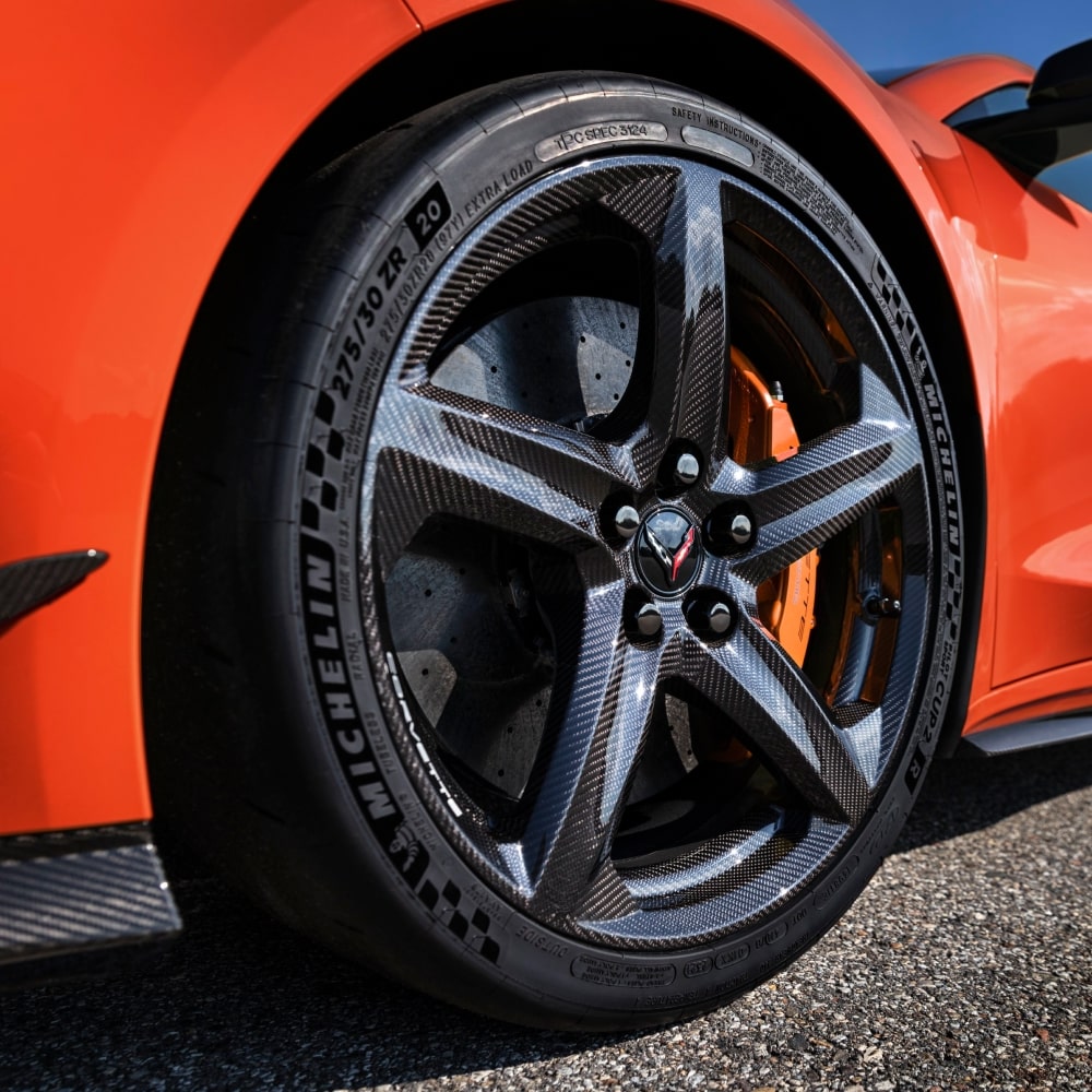 Rin de fibra de carbono en Negro de Chevy Corvette Z06 2026