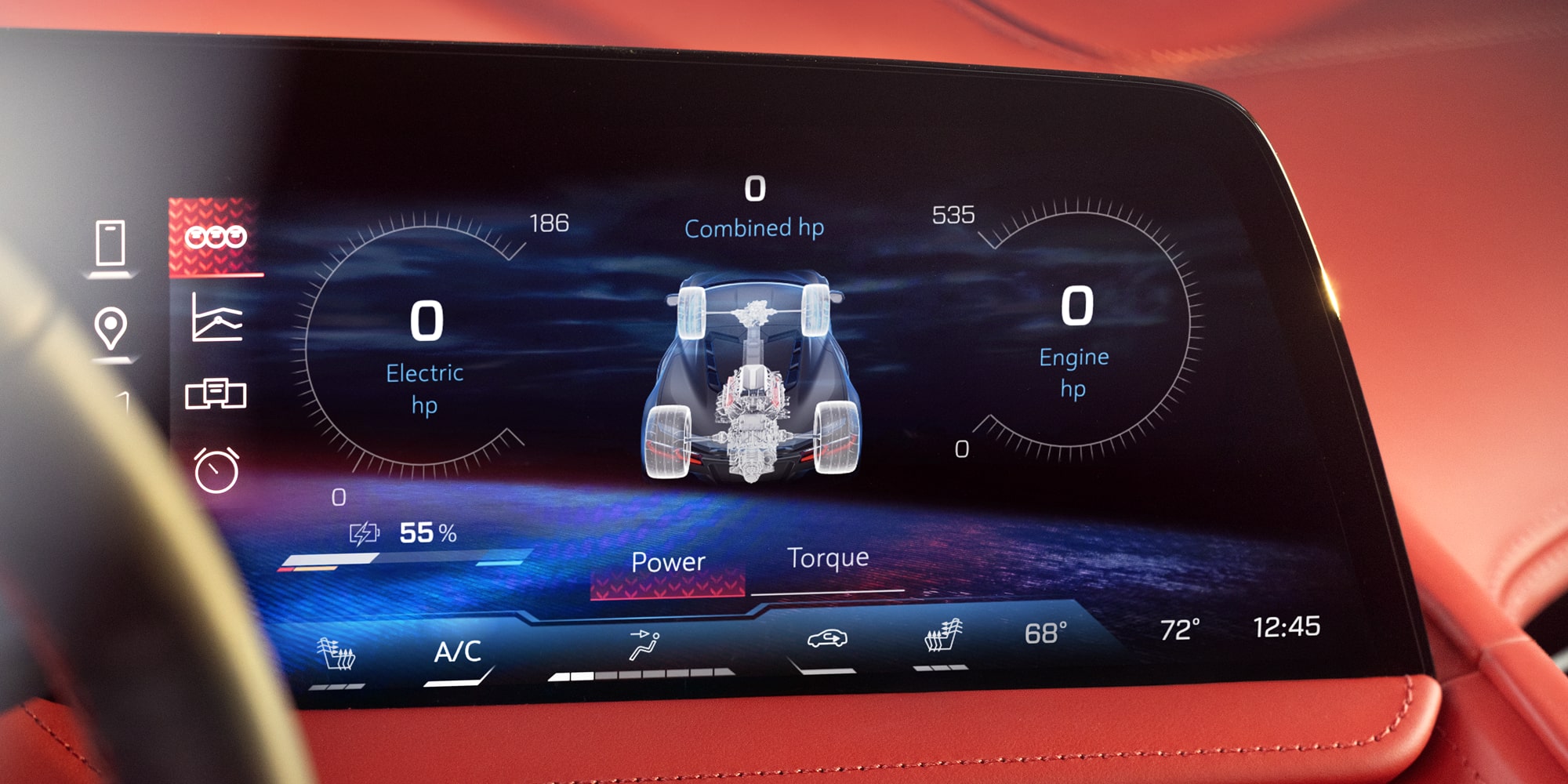 Primer plano de un tablero de instrumentos digital en el interior de Chevy Corvette ZR1X que muestra información de manejo en una pantalla amplia con gráficos azules y un marco de tablero rojo.
