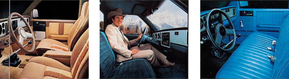Tres imágenes del folleto de 1983 que muestran el interior de las pickups Chevy S-10 Una muestra un interior tostado con asientos delanteros individuales y una consola entre ellos. Las otras dos muestran interiores azules con asiento delantero corrido. En una, hay un hombre con sombrero de vaquero sentado al volante.