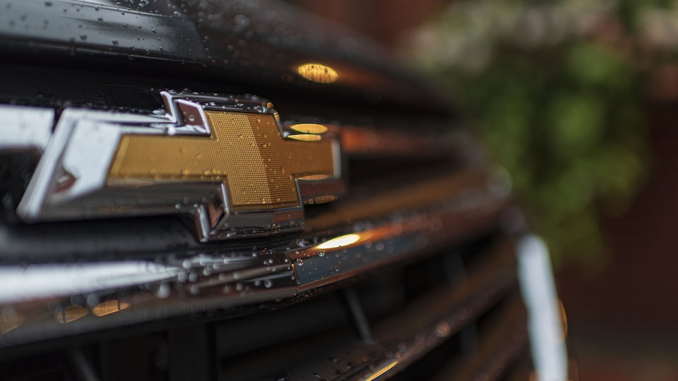 A close-up photo of the Chevrolet logo on the Equinox’s grille.