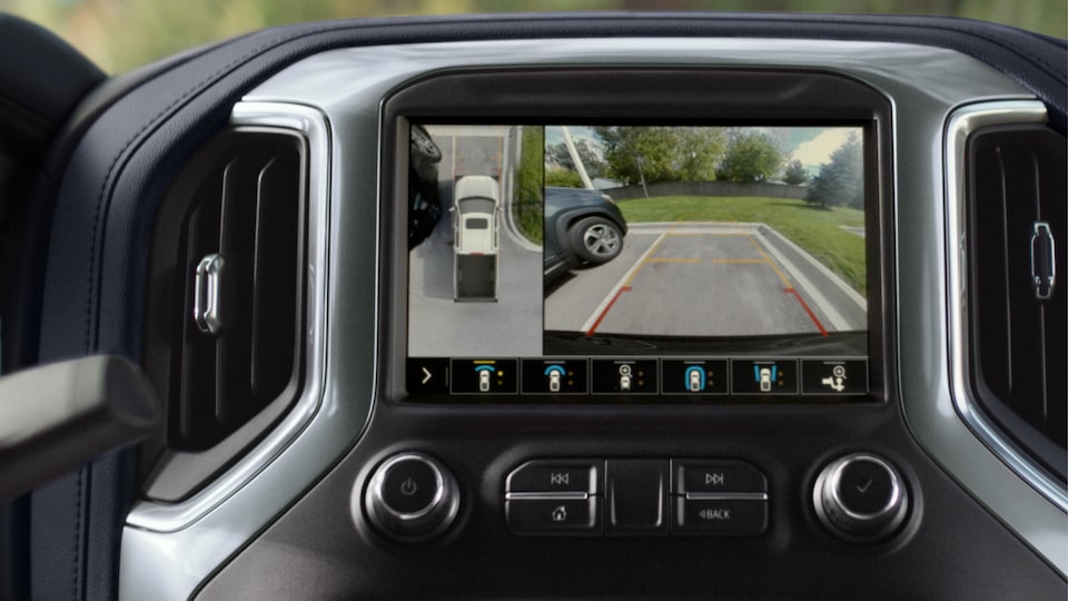 The Silverado’s touch-screen showing the rear view and bird’s eye view from the Surround Vision cameras.
