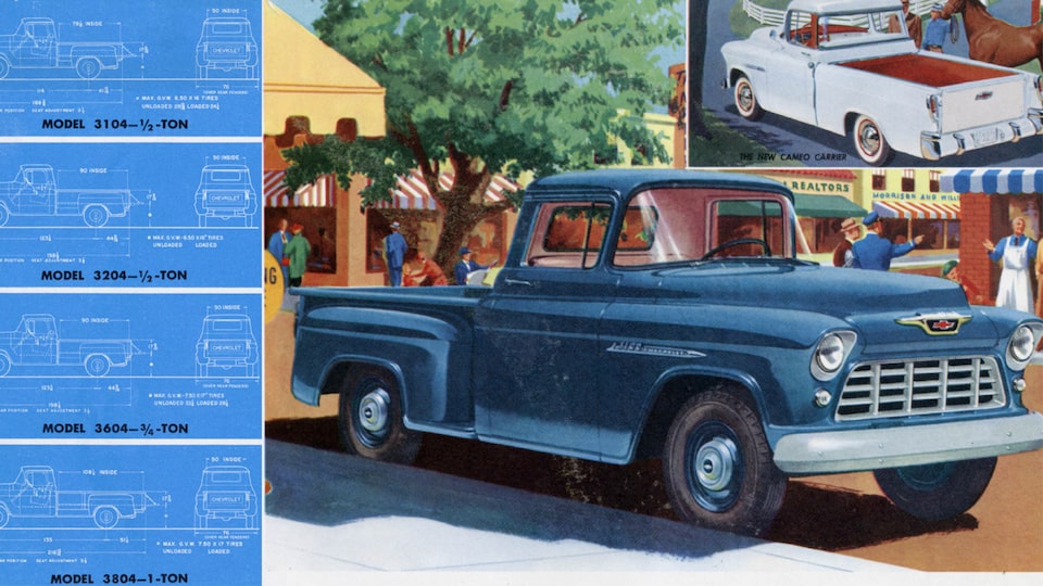 Una página de un folleto de camionetas Chevy del 1955 con una ilustración de una pickup azul con un recorte en la esquina de la misma camioneta en blanco.