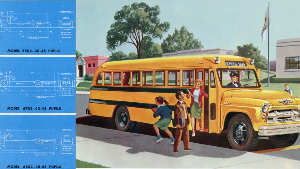 Una página de un folleto de camionetas Chevy del 1955 con una ilustración de un autobús escolar.