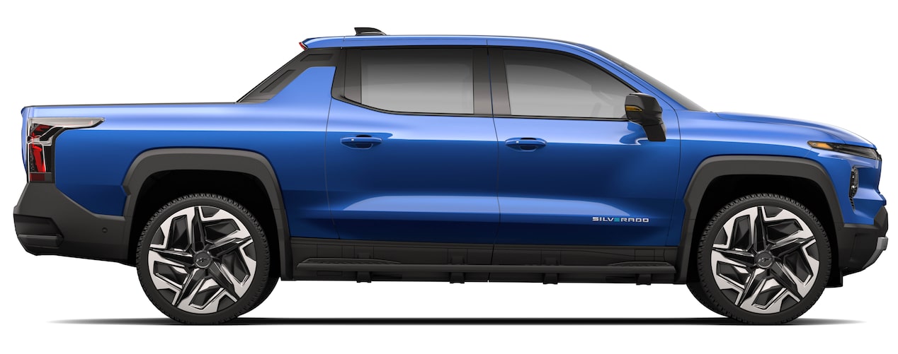 Una Silverado EV azul