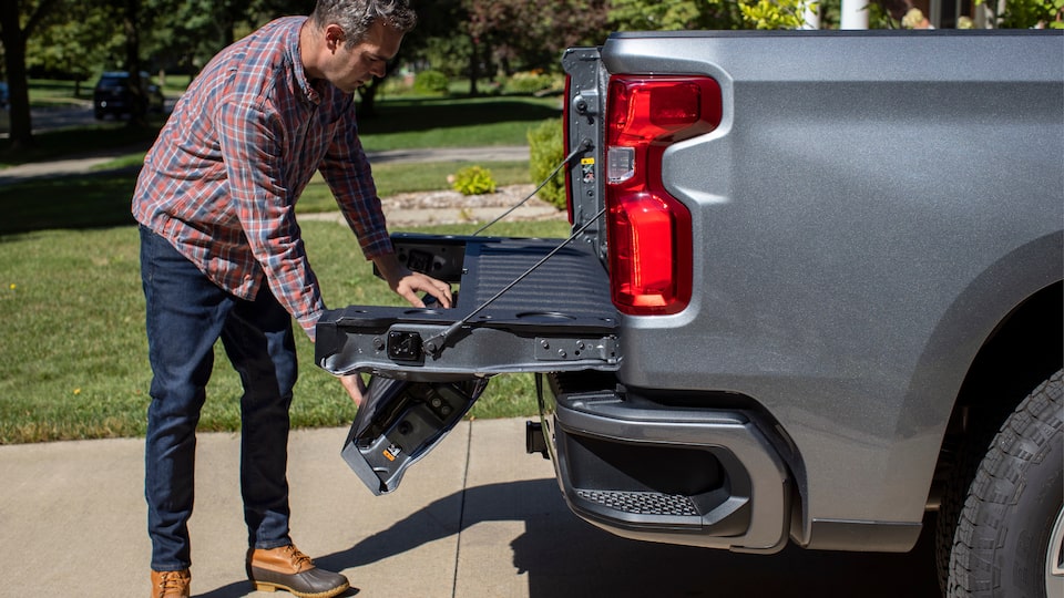 A person folds the inner gate of the Silverado Multi-Flex tailgate down to provide closer access to the bed of the truck.