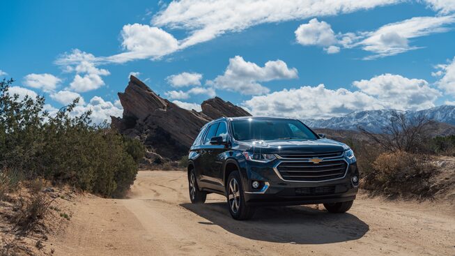 Foto del exterior del auto de tamaño mediano Chevrolet Malibu 2018: perfil lateral 2