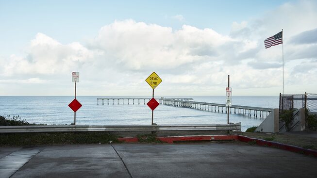 The end of Narragansett Avenue in Ocean Beach, California overlooks the Ocean Beach pier.