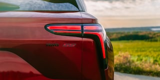 Primer plano de faro trasero en el exterior de Chevy Blazer EV 2026