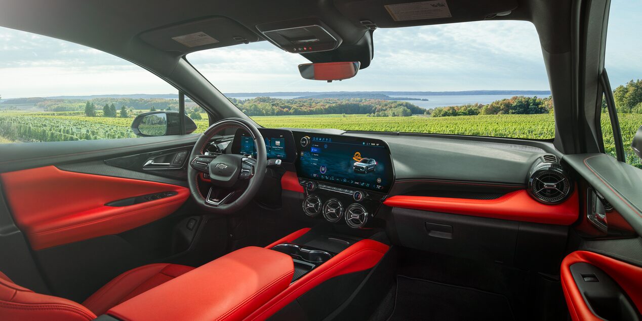 Vista del tablero del lado del pasajero en el interior de la Chevy Blazer EV 2026