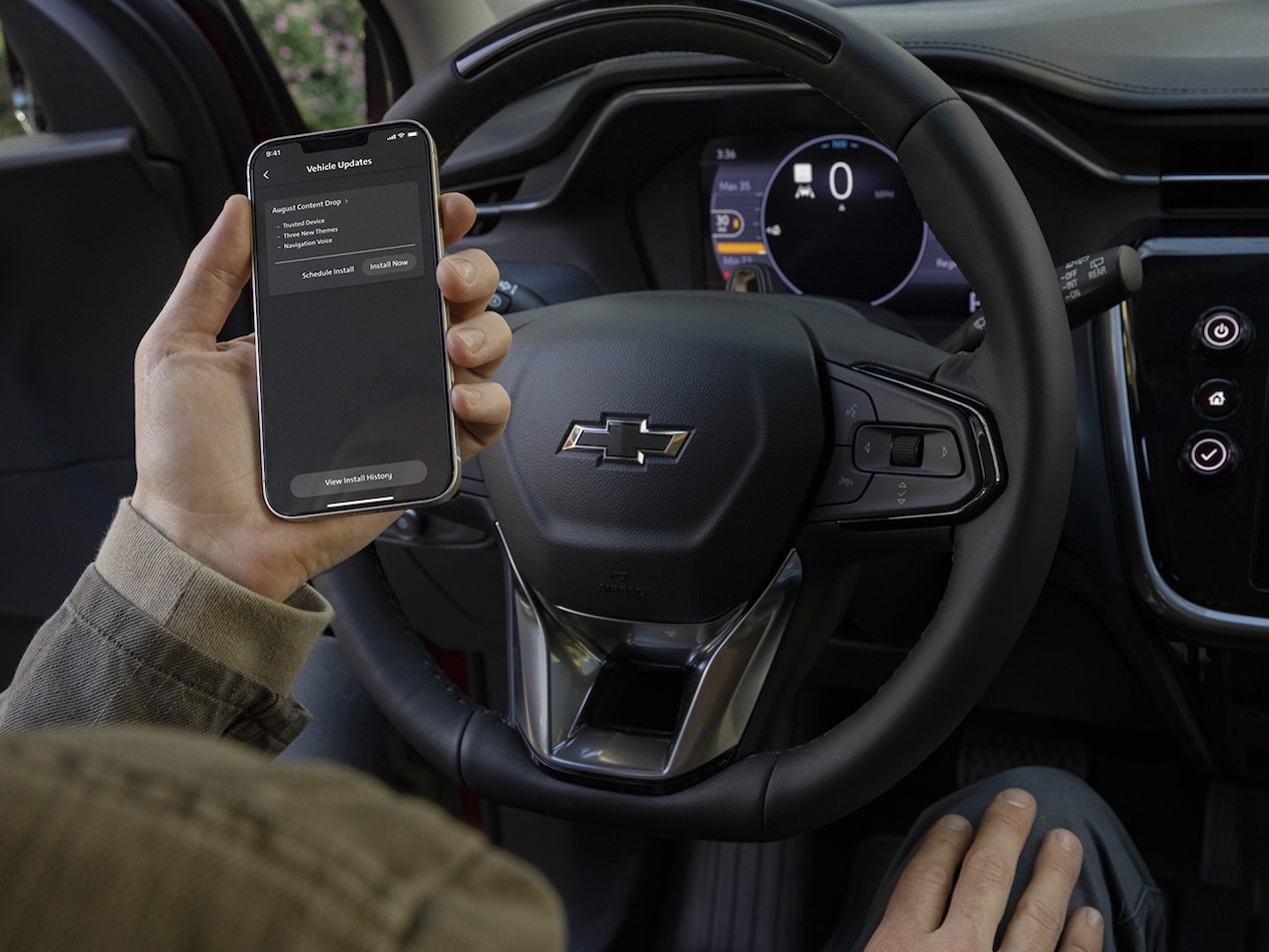 Chevrolet Bolt, Mobile App, software update