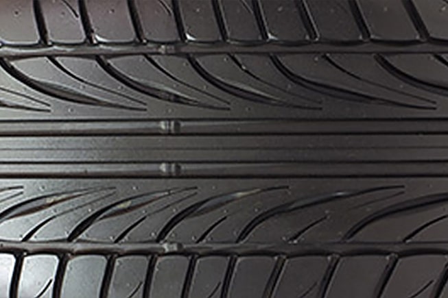 Performance tire tread pattern