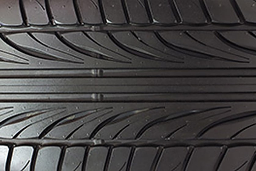 Performance tire tread pattern