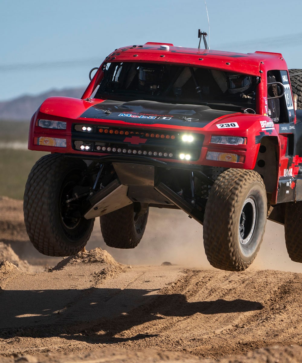 aventura todo terreno - el ingeniero de gm dom lester participa en el mint 400