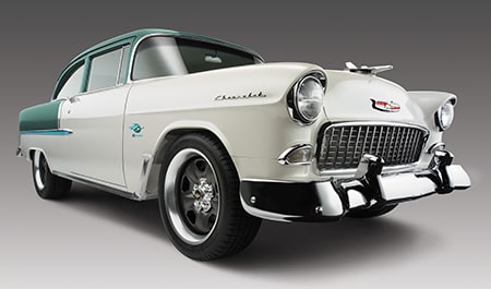 Líneas clásicas Bel Air 1955 con la eficiencia del moderno motor armado y transmisión de Chevrolet Performance.