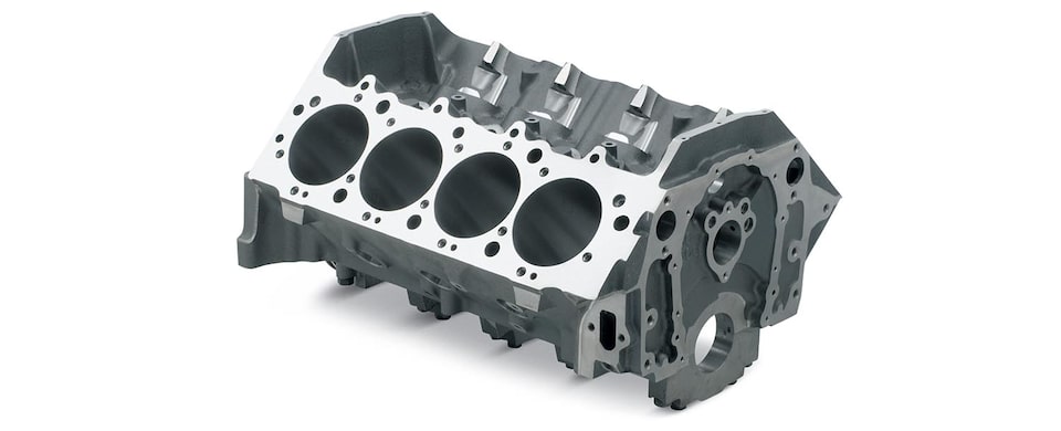 Vista superior delantera del bloque grande de motor Bowtie Sportsman de Chevrolet Performance