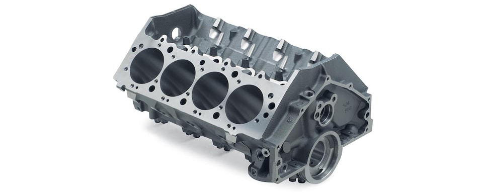 Vista superior trasera del bloque grande de motor Bowtie Sportsman de Chevrolet Performance