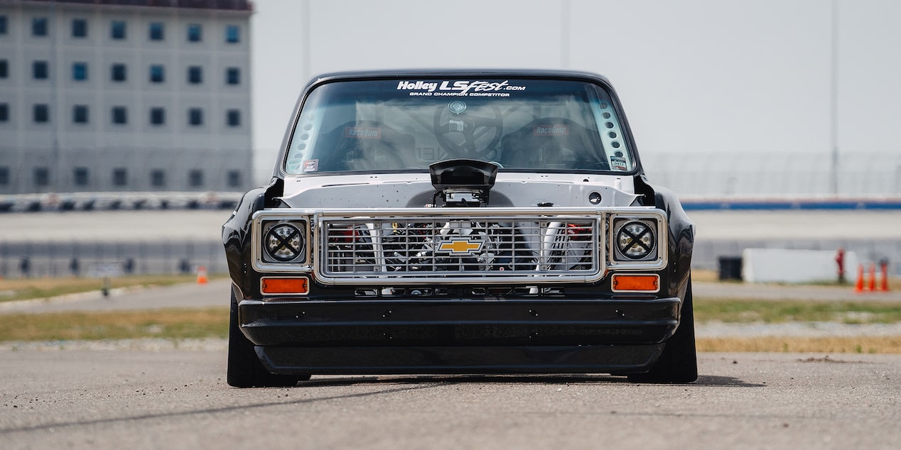 Front View of a 1987 Chevrolet R10